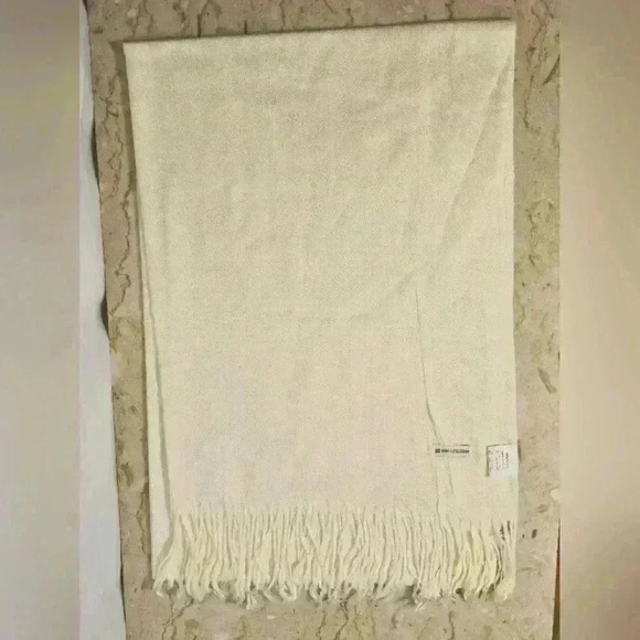 Naturalizer Womens Cream w/Fringe Fashion Acrylic Wrap Shawl 27" x 86" NWT - Picture 1 of 3